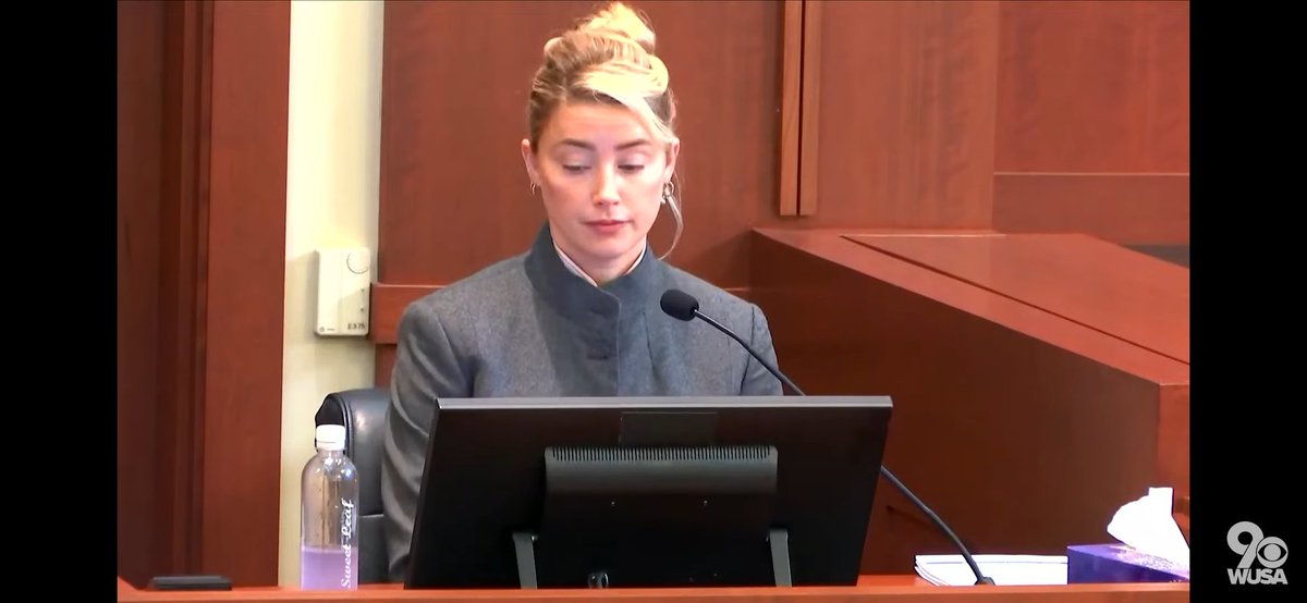 Luc81063453's tweet photo. #JusticeForJohnnyDepp #Amberturd imagine still being on team amber heard after the cross examination😂😂☠️ https://t.co/mPpsdd9EOB