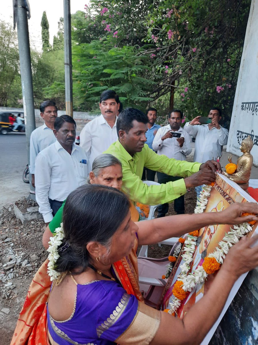 तथागत भगवान गौतम बुद्ध यांच्या जयंती निम्मित्त येरवडा पोस्ट चौक च्या सुशोभित करायचे उद्घाटन (भुमिपुजन ) करण्यात आले वाहतुक विभाग , मनपा पथ विभाग व स्मार्ट सिटी कडुन ना हरकत तसेच सर्व परवानगी मिळवली व रोड डिझायनर कडुन या चौकाची वाहतुकीसाठी व सुशोभिकरणासाठी डिझाईन करुन घेतली
