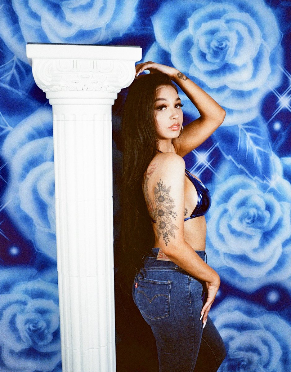 shopluxrosa's tweet photo. Film shots at our studio 💋 #oldschoolshotz #sandiego #glamourshots #starshots #film #35mm https://t.co/abQbC10ers