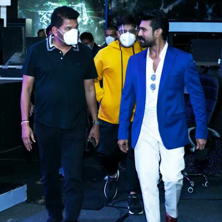 AlwaysAkashRC's tweet photo. Shankar Sir, please announce the #RC15 Title or Motion poster  and ask ur team to Create a Twitter handle 🙃🙃

Humble request @shankarshanmugh 🙏 

#RC15 @SVC_official https://t.co/1E5IwF7wrC