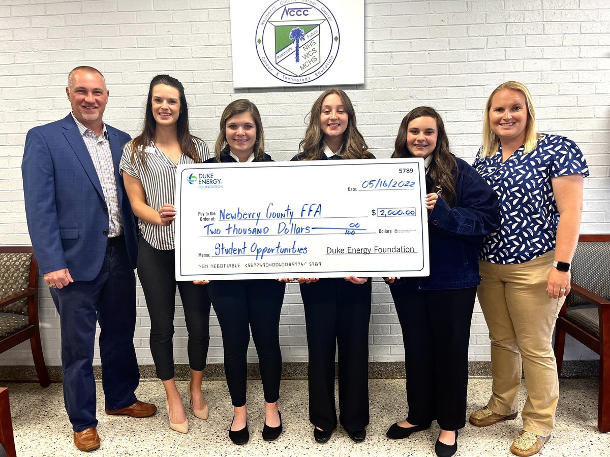 tyson_notchickn's tweet photo. It was a pleasure meeting students and staff at the @Newberryschools Career Center this morning. @DukeEnergy is proud to support #LocalFFA chapters across our great state! https://t.co/3UD2LH4Gdr