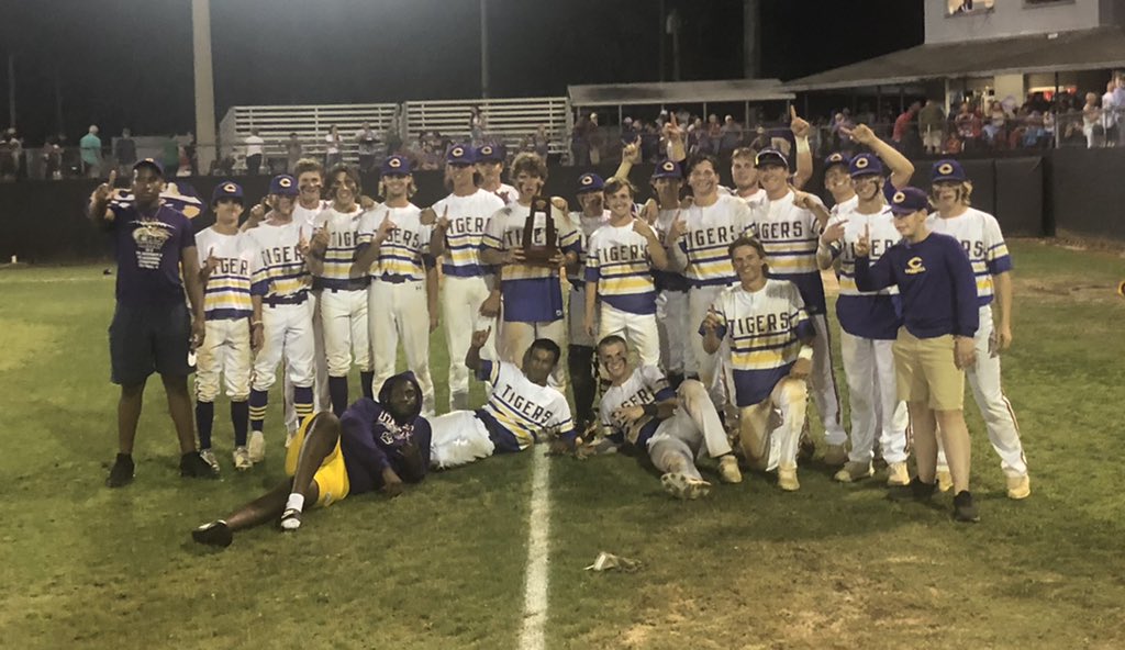 ByJordanKroeger's tweet photo. Your Region 1-5A champions. Next stop, Fort Myers. @TigerTownCHS @_CHSBASEBALL_ https://t.co/NVOptQBRTc