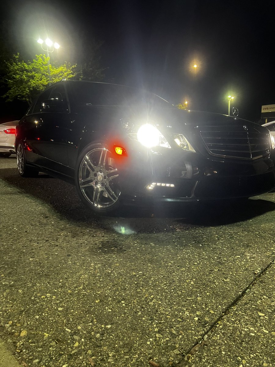 AustinGreenlea1's tweet photo. Rio said “nowadays if you wanna shit you gotta drop a Benz” @RioDaYungOg1 https://t.co/kQlykZIkit