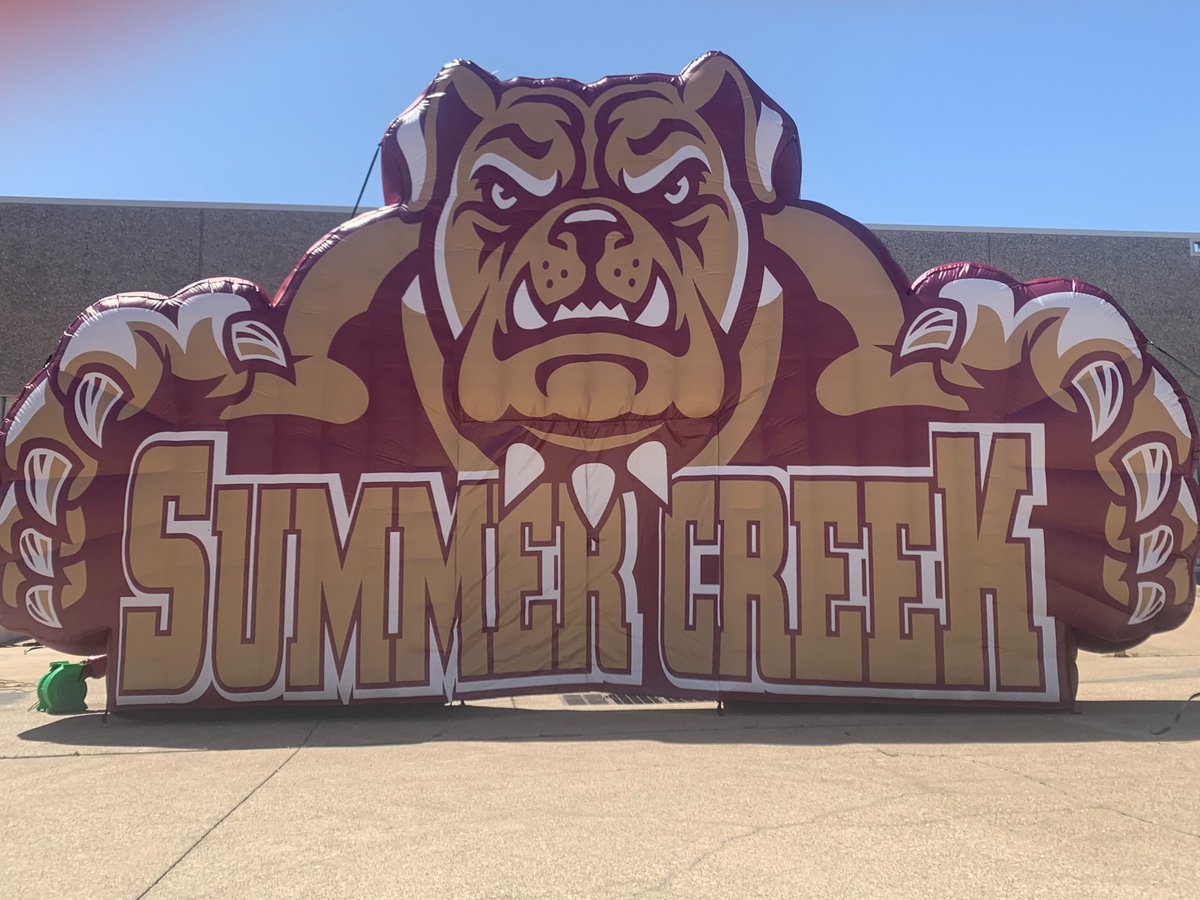 SC_BulldogFB's tweet photo. Yay, we got a new Tunnel just in time for the #UNFINISHEDBUSINESS 2022 Season. Thank you @Agent_KellyD for your support for all things Summer Creek! #ALLIN https://t.co/pmUp6Zfln1