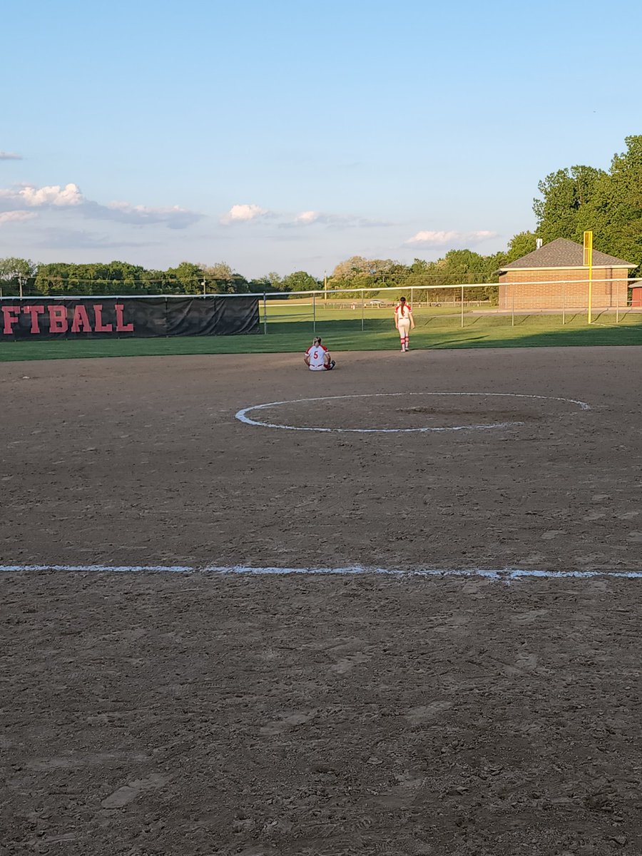 FairfieldSB's tweet photo. Tough time coming home tonight &amp; saying goodbye to the field you grew up on. Great season 17-7, memories and friendships. Seniors the world is in front of you. To new beginnings...
#DPT🥎
#Mathews #Stacy #Spears #Proffitt #Miller #Vanderbilt 
@fcsdathletics @FCSDNews @MrBellamy9 https://t.co/oZRvzKuSpk