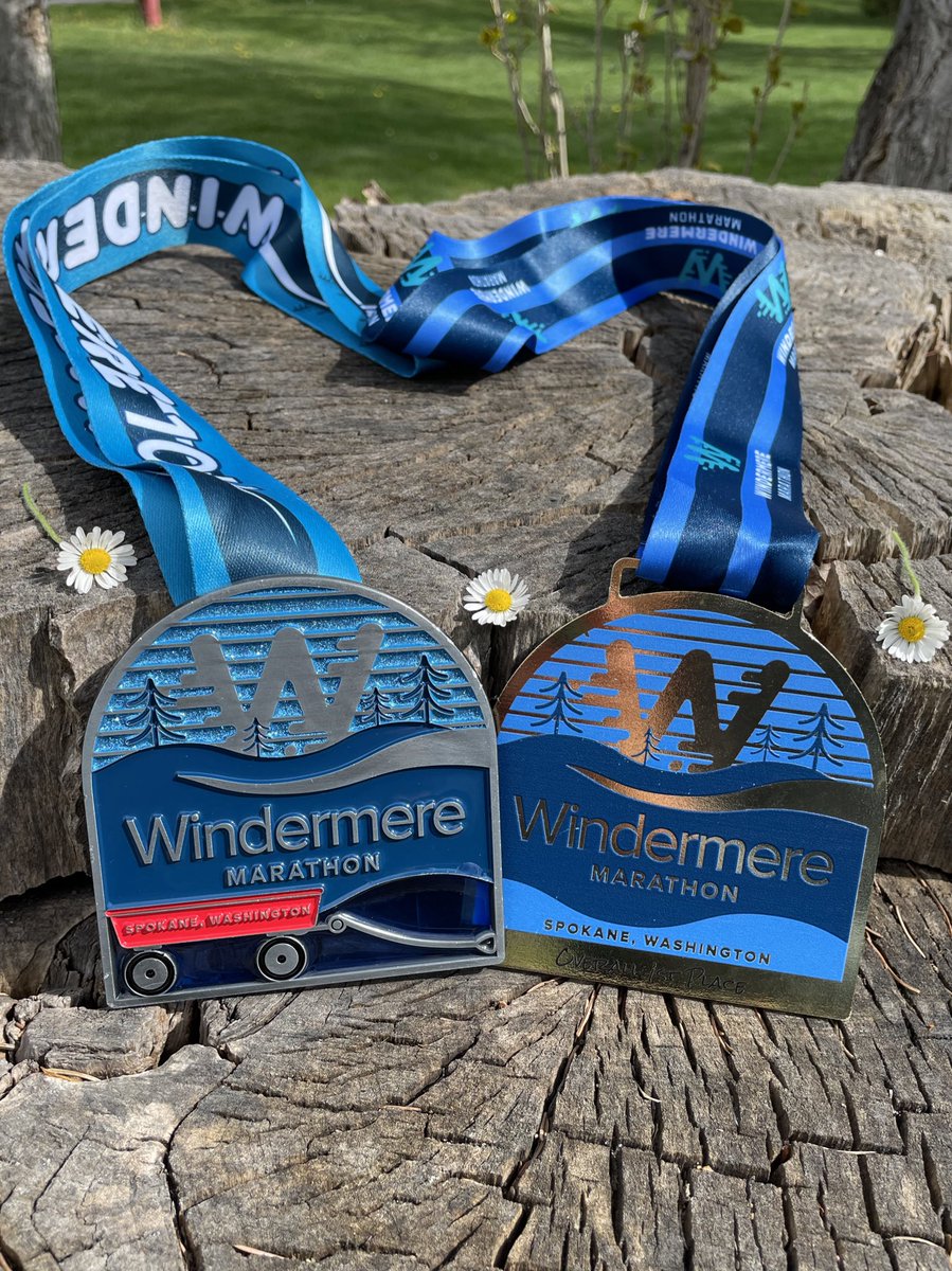 kaeloni_neville's tweet photo. Itโs #MedalMonday and I have 2 shiny (1 glittery) new medals to show off! โจ
#bibchat #raceswag #racebling #10kpr https://t.co/3kqOOXADE7