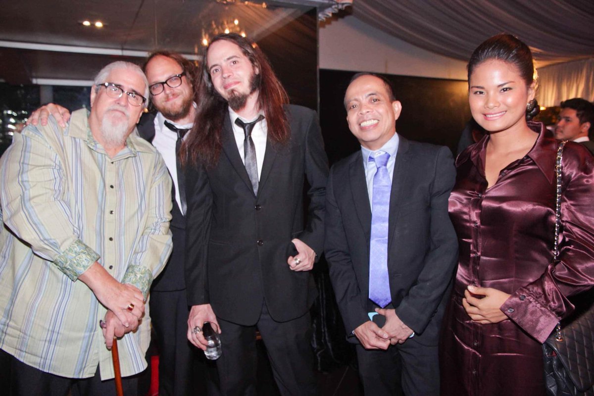 pqbusalian's tweet photo. Peque Gallaga as a Director For Film
36th Urian Awards Night
June 2013

Source: June Bautista

#pequegallaga https://t.co/Ib3dcomJuF