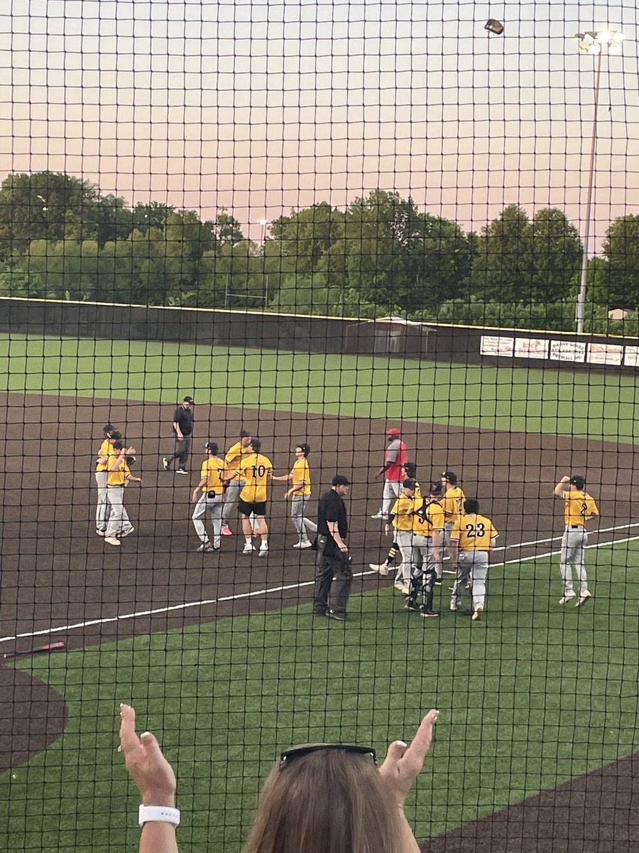 Hornets with the WIN against Mexico 6-5!!! They will play Southern Boone at 5 pm tomorrow!#FultonProud🖤🐝💛 
<a href="/FPSActivities/">Fulton Activities</a> <a href="/FHSHornets/">FHS Hornets</a> <a href="/FPSHornets/">Fulton Public Schools</a>