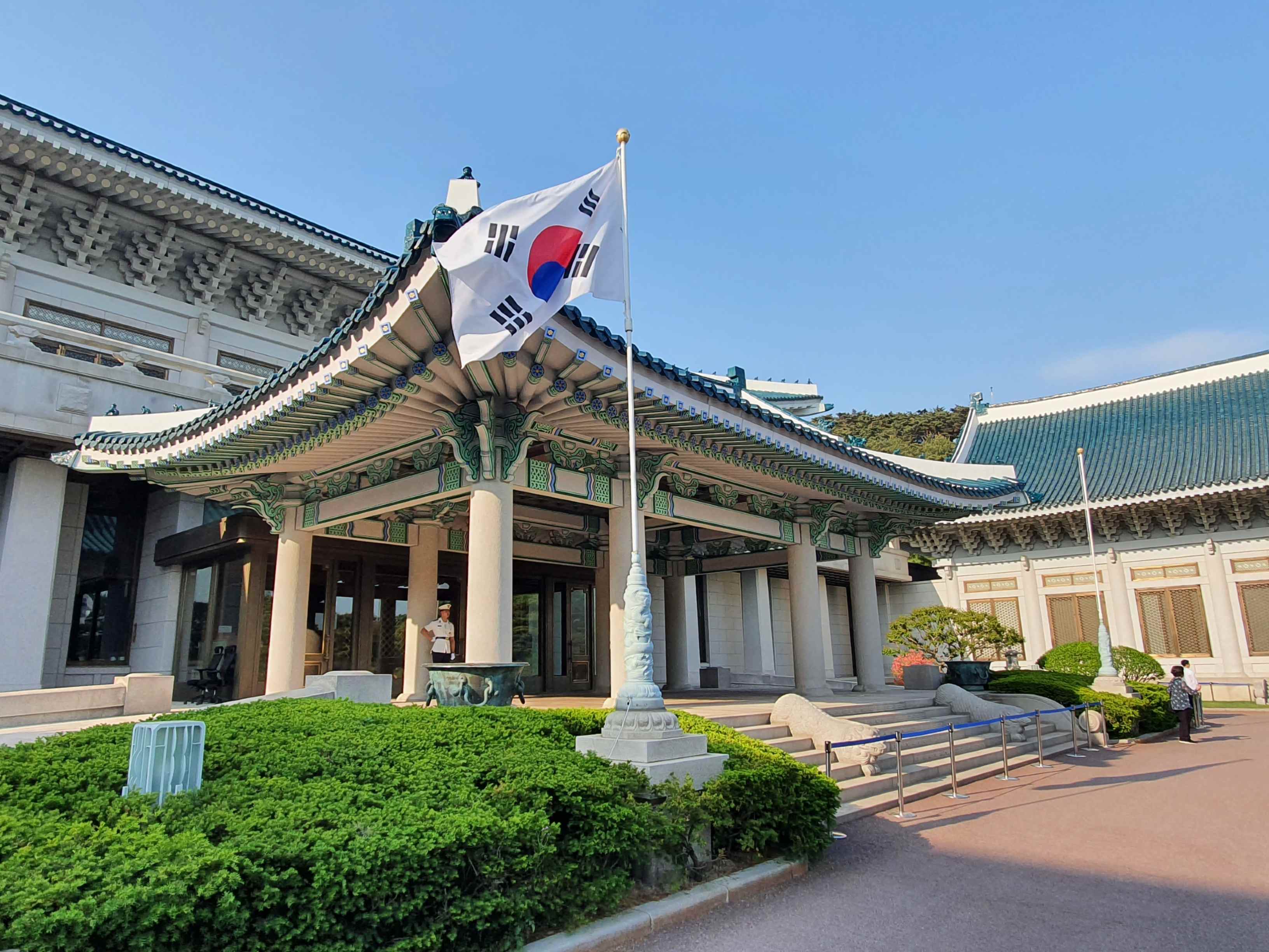 Koreabyme Blue House Opens To The Public For The First Time In 74 Years The Blue House South Korea S Presidential Office Is Open To The Public Kizzy
