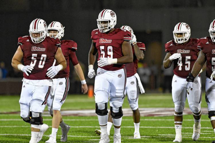 marcnavejr's tweet photo. Blessed to receive my second division 1 offer from the university of Massachusetts! Thank you @CoachMcCray9 for the opportunity!❤️❤️ https://t.co/i1u5zqrrEI