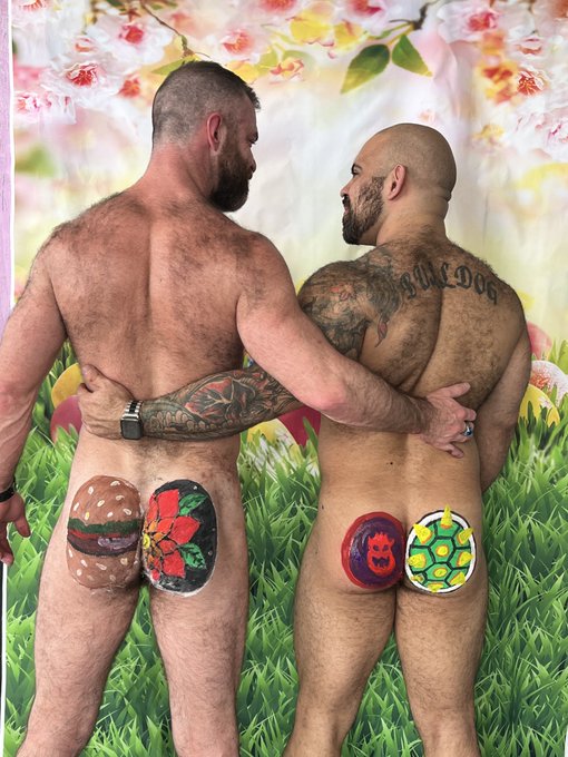 Big announcement!  We're moving in together!  haha!  . Having just celebrated our one year anniversary<a href="/tag/musclebutt"class="tags"><span>#musclebutt</span></a>