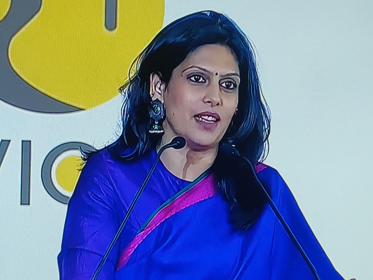 JyotikaSNaik's tweet photo. When the very accomplished and beautiful @palkisu opts for a #saree as the attire of choice on world stage. Saree is power, saree is our identity. You make us proud and inspire us @palkisu ❤️❤️
#sareelove #sareepower #sareeinspiration #sareeisourpride #WIONGlobalSummit
@WIONews https://t.co/XEbgSprP75