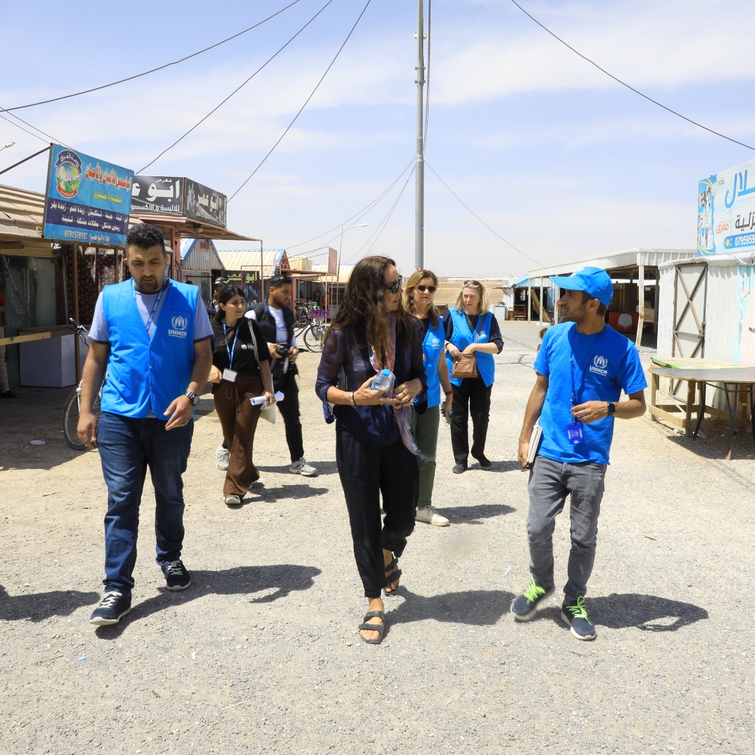 UNrefugees's tweet photo. #LeadingWomenFund Ambassador, Janine Allis, is in Jordan visiting an Azraq refugee camp, home to 40,000 #Syrian #refugees. #Australian donors have generously supported Syrian refugees for years as it's still too dangerous for them to return home. https://t.co/R0kg6xbfik https://t.co/4xmIR8Kj9S