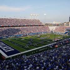 marcnavejr's tweet photo. Extremely honored to receive my 3rd division 1 offer from the university of Kentucky!💙💙AGTG🙏🏾#Gowildcats https://t.co/q7XyefKi42