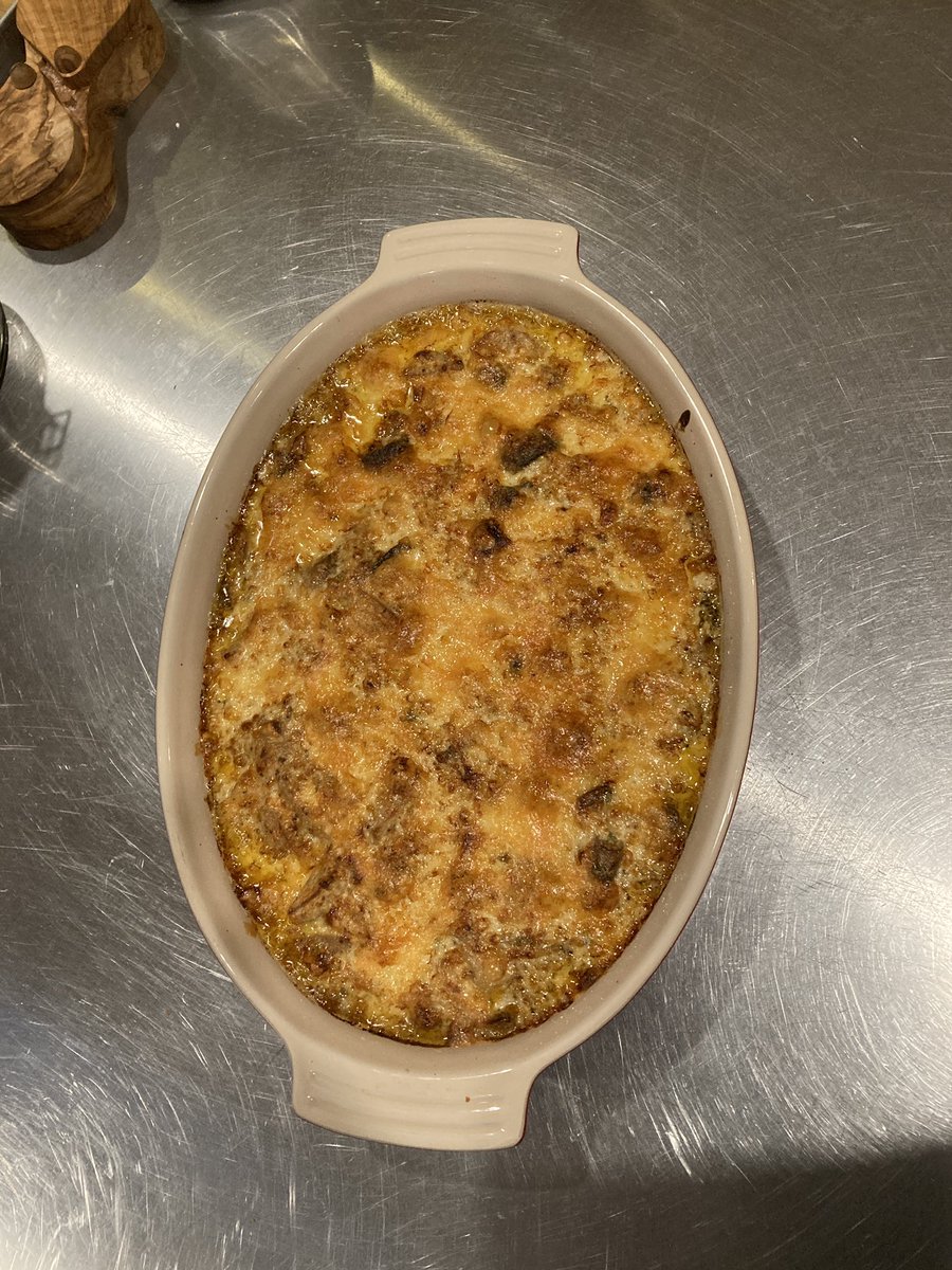 kevjyang's tweet photo. foraged oyster mushrooms au gratin https://t.co/AK9XCHrVZb