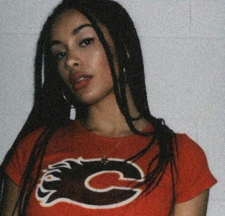 HariRarru's tweet photo. @NHLFlames @DesjardinsGroup I would bring Jorja Smith! 😍 And if she couldn’t make it then of course @montek717! 😆 We’d love to watch the boys crush the @EdmontonOilers at home 🔥🙌🏽 https://t.co/NsRyxXLLzV