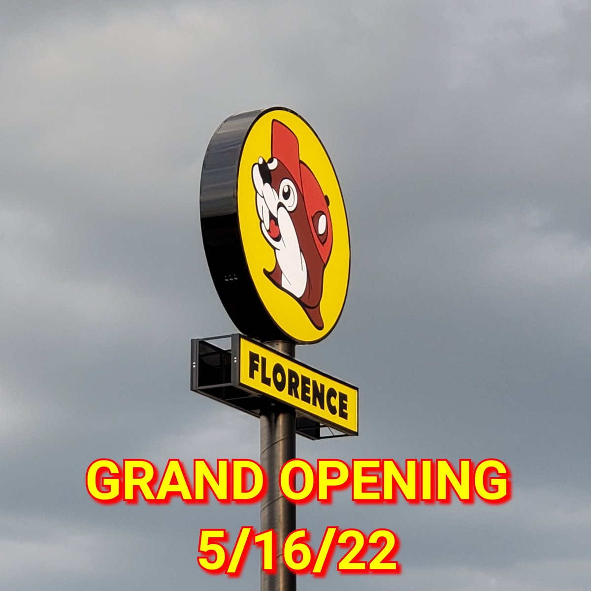 erichillreal's tweet photo. 🎉 GRAND OPENING 🎊
@bucees 🦫 in Florence SC
Looks like #BuceeBeaver is a @CharlotteFC fan and apparently a season ticket member...
note the mint color #Bucees shirt too, so maybe the newest member of @MintCityColl
#ForTheCrown #welcomeonewelcomeyall #buceenuggets https://t.co/EVWXxGeubT