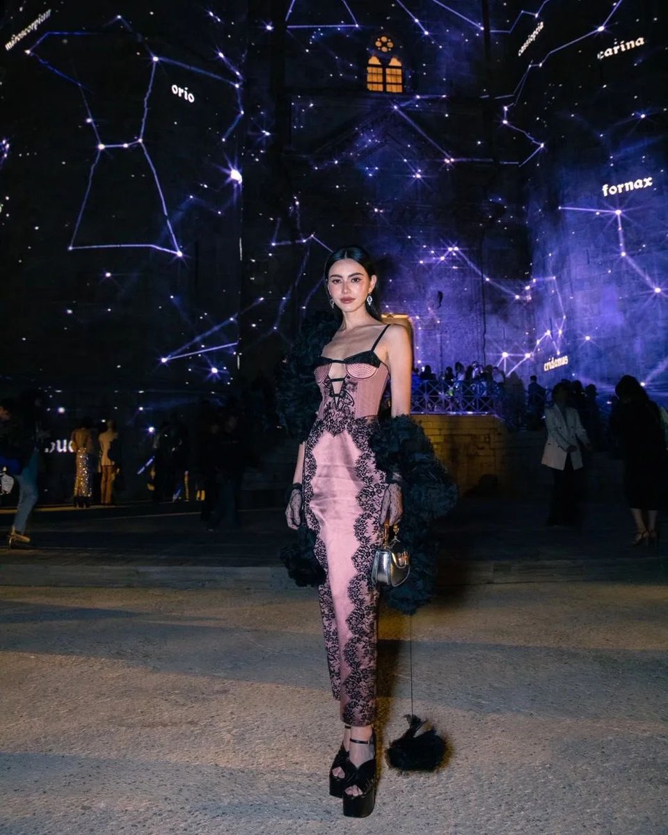 ParagonDepart's tweet photo. ใหม่ ดาวิกา @DavikaH ในฐานะ Friend of Gucci เข้าร่วมชมโชว์ @gucci คอลเล็กชั่น #GucciCosmogonie ที่ Castel del Monte ประเทศอิตาลี

📸 davikah, voguethailand

#Gucci
#Davikah
#ParagonReport https://t.co/a9KEnH7NwD