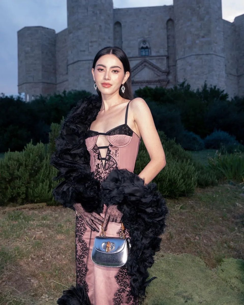 ParagonDepart's tweet photo. ใหม่ ดาวิกา @DavikaH ในฐานะ Friend of Gucci เข้าร่วมชมโชว์ @gucci คอลเล็กชั่น #GucciCosmogonie ที่ Castel del Monte ประเทศอิตาลี

📸 davikah, voguethailand

#Gucci
#Davikah
#ParagonReport https://t.co/a9KEnH7NwD