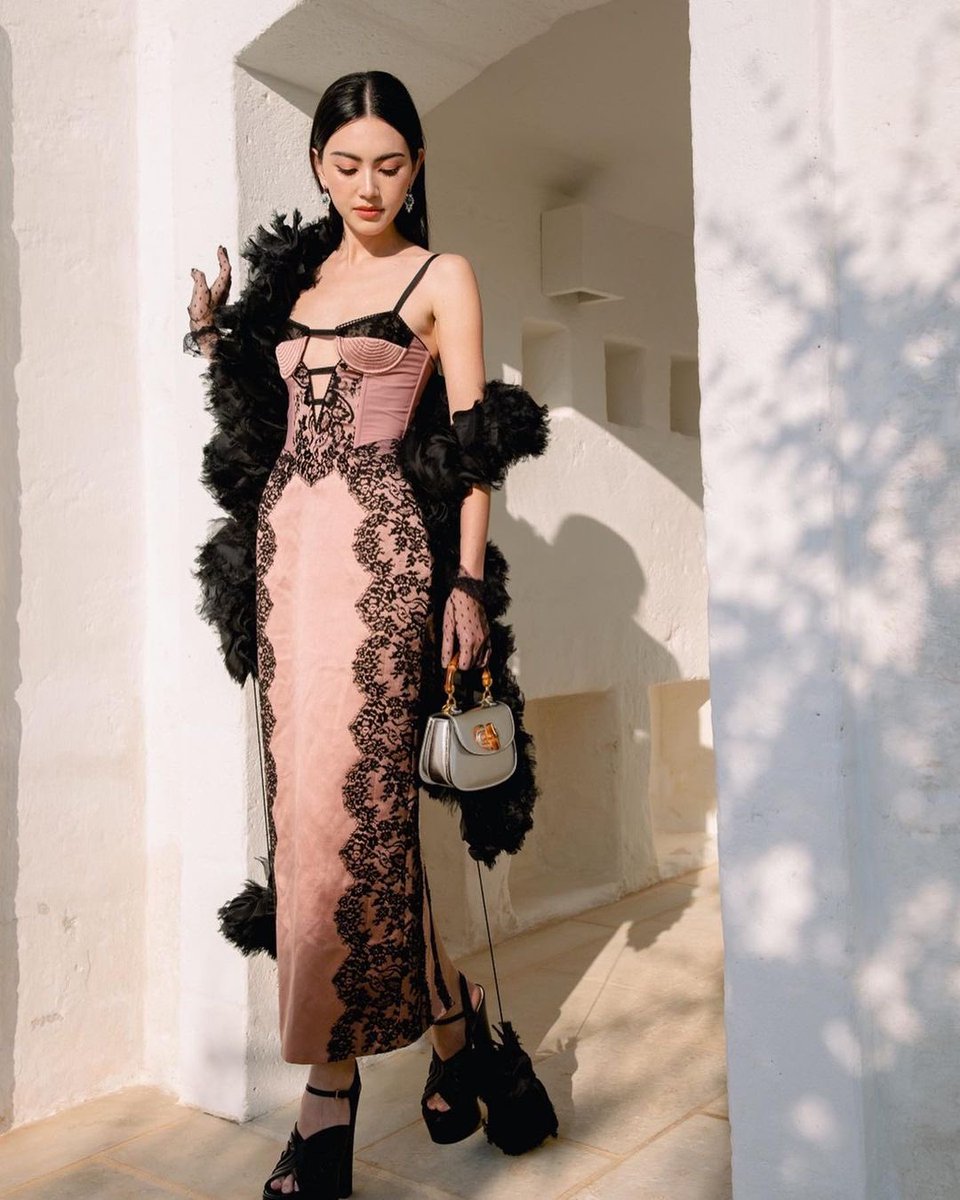 ParagonDepart's tweet photo. ใหม่ ดาวิกา @DavikaH ในฐานะ Friend of Gucci เข้าร่วมชมโชว์ @gucci คอลเล็กชั่น #GucciCosmogonie ที่ Castel del Monte ประเทศอิตาลี

📸 davikah, voguethailand

#Gucci
#Davikah
#ParagonReport https://t.co/a9KEnH7NwD