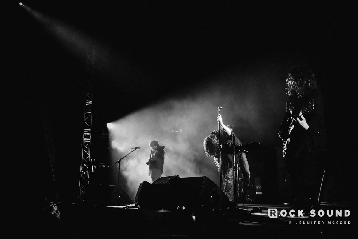 rocksound's tweet photo. the first @MCRofficial show of 2022

in 39 glorious photos

👉https://t.co/i2XdFC8N5s https://t.co/dy05hH02HD