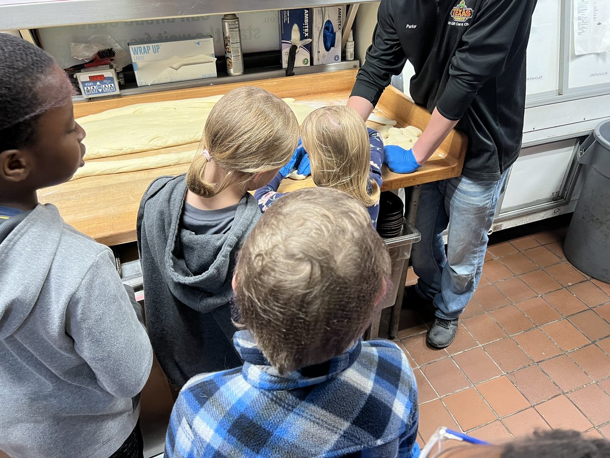 TeachWithMsT's tweet photo. So fun to take a field trip to Texas Roadhouse to see the “behind the scenes” at running a business! We even learned how to do the Boot Scootin’ Boogie and made our own fresh baked bread!😋 Thanks, Texas Roadhouse Grand Forks! #TrailblazeOn #GFSchools https://t.co/M2ORXHaRYP