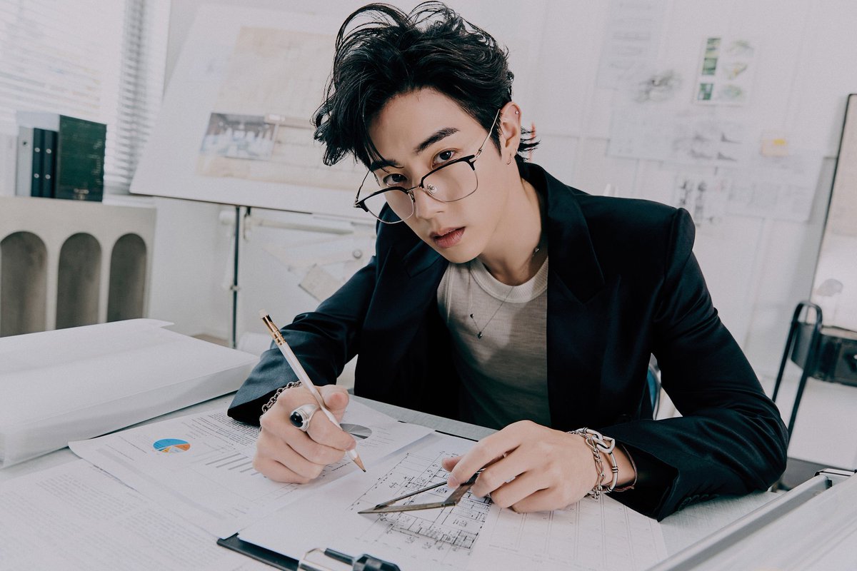 markkxciii's tweet photo. genre: mark tuan in specs

#Mark #마크 @marktuan 
#GOT7 #갓세븐 @GOT7 https://t.co/iH7Ne49abe