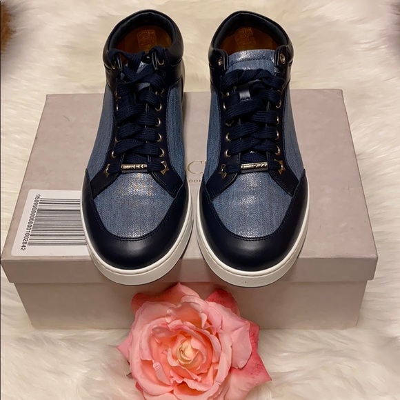 Enchantedstyle3's tweet photo. So good I had to share! Check out all the items I'm loving on @Poshmarkapp from @mollybyrd1715 #poshmark #fashion #style #shopmycloset #jimmychoo #clarks #starter: https://t.co/yQW0xNpFJA https://t.co/zfSpIDi7ze