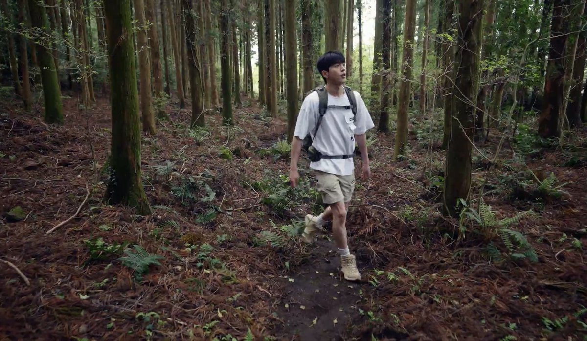 njhveinpolice's tweet photo. outdoor nam joohyuk fishing, chopping wood, lost boy in the forest, chilling by the lake is such an aesthetic 🍃 https://t.co/1x7XuxDoYR