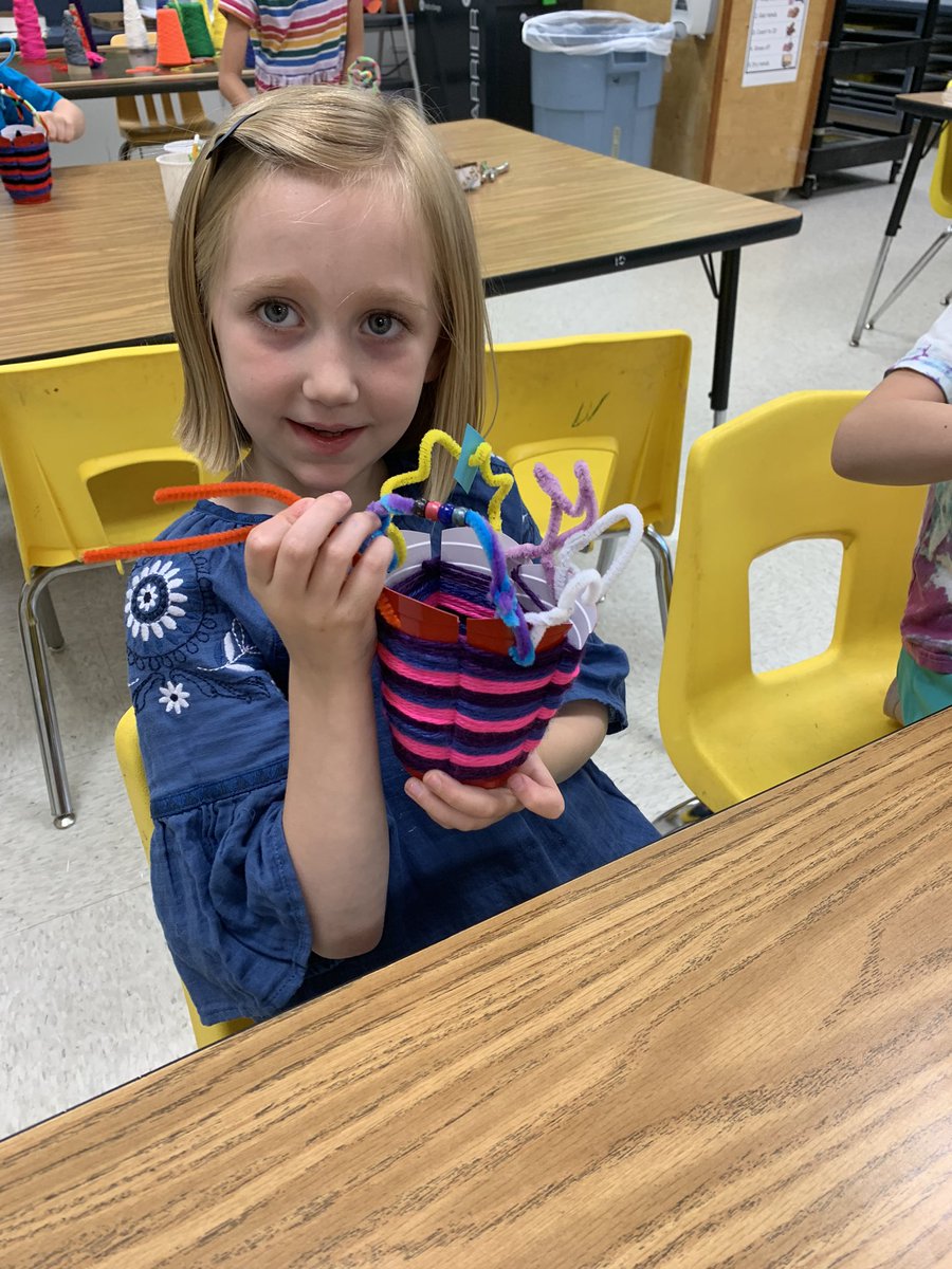 ARTwMrsNail's tweet photo. Basket weavings with creative pipe cleaner sculpting is a huge hit with first grade! @cel578 @ArtsFCS https://t.co/6jzWeOon0q