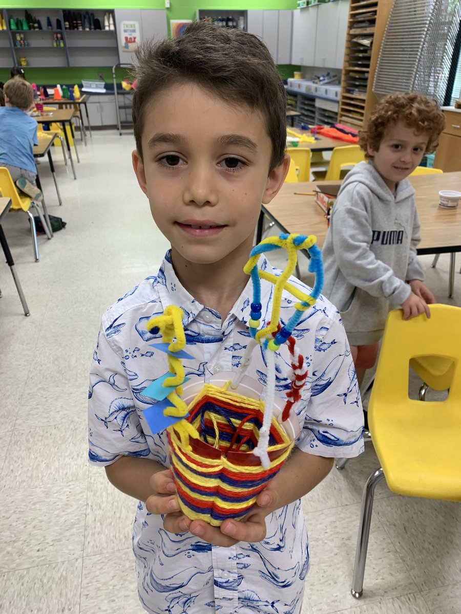 ARTwMrsNail's tweet photo. Basket weavings with creative pipe cleaner sculpting is a huge hit with first grade! @cel578 @ArtsFCS https://t.co/6jzWeOon0q