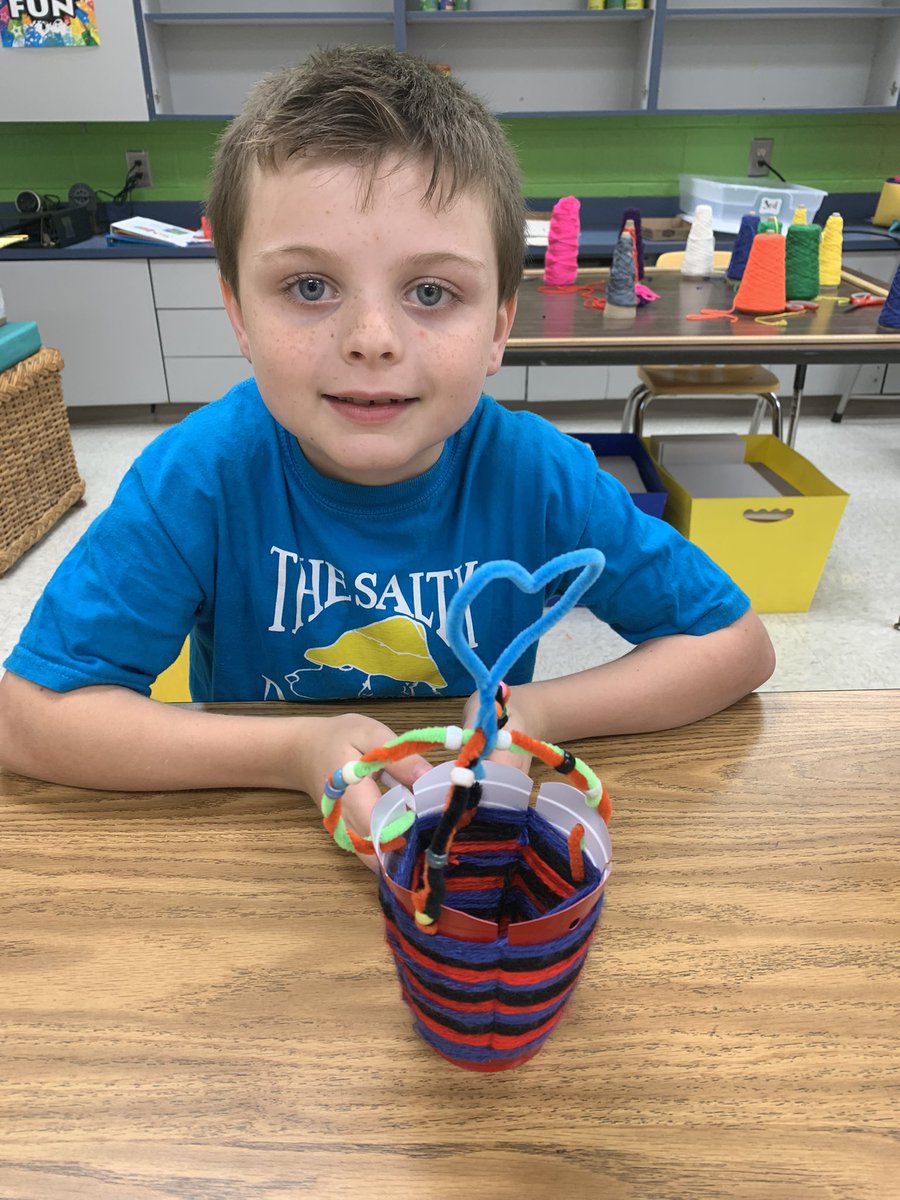 ARTwMrsNail's tweet photo. Basket weavings with creative pipe cleaner sculpting is a huge hit with first grade! @cel578 @ArtsFCS https://t.co/6jzWeOon0q