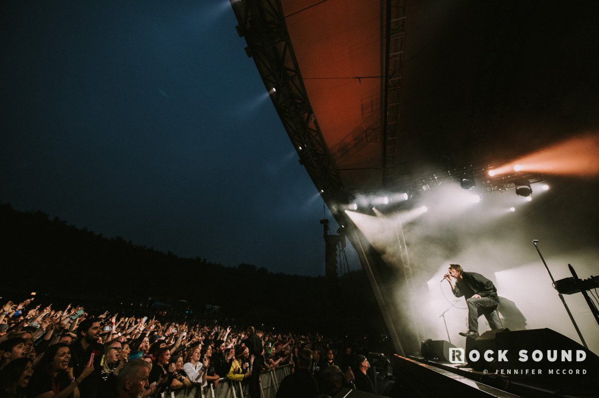 gwayupdates's tweet photo. thread of HD photos of tonight’s MCR show from rocksound https://t.co/eEODsjvLqu