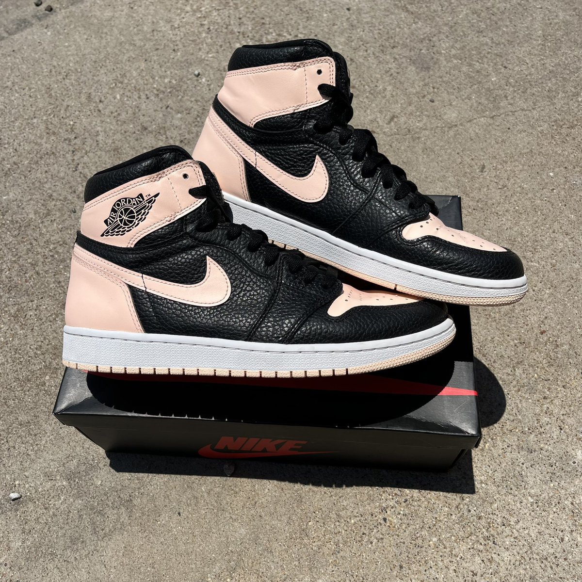 CRIMSON JORDAN 1 
SZ 9 $210 !

AVAILABLE AT JUMPSHOTCLASSICS 
ADDRESS IN BIO 12-7 !