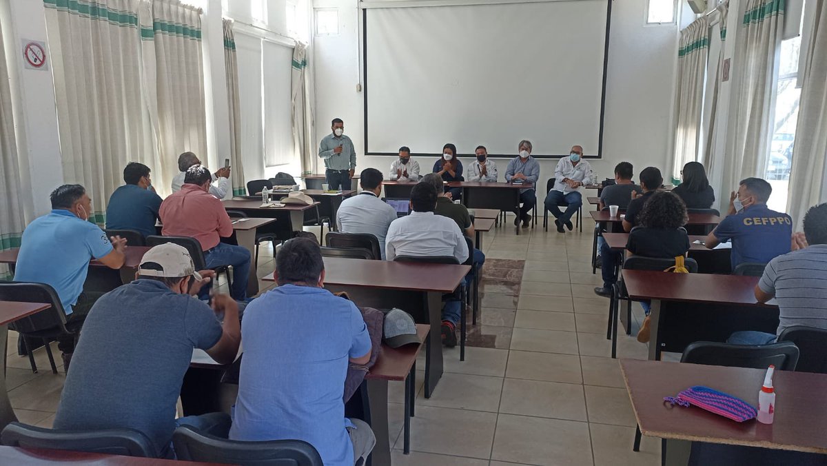 josemcalderonc's tweet photo. El Mvz. Gabriel Rafael Galan Gazga
Jefe Del DeptO. De Especies Menores, Dirección de Ganaderia de la @Sedapa_GobOax al Simulacro sobre el Plan de Emergencia para la Peste Porcina Africana (PPA). @alejandromurat @gabriel_cue @amadomstgo @LinoVelazquez @or63rodas https://t.co/cBZGprp9lZ
