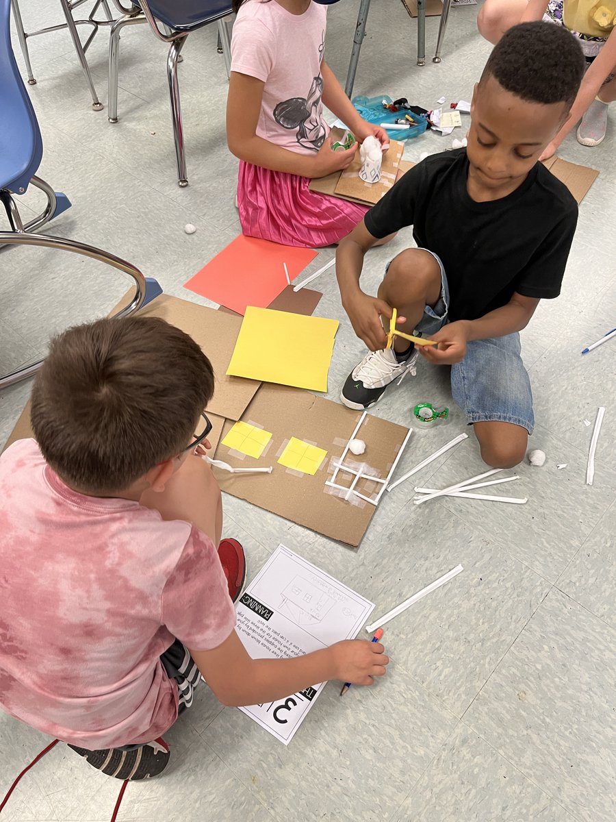 ccsd21poe's tweet photo. What does "literacy throughout the day" look like? Reading about the problem the 3 little pigs faced when their homes were huffed and puffed and blown down. Then building a new house for them during science. #21learns #look4thegood #silverlinings https://t.co/luS1Hd6Uiv