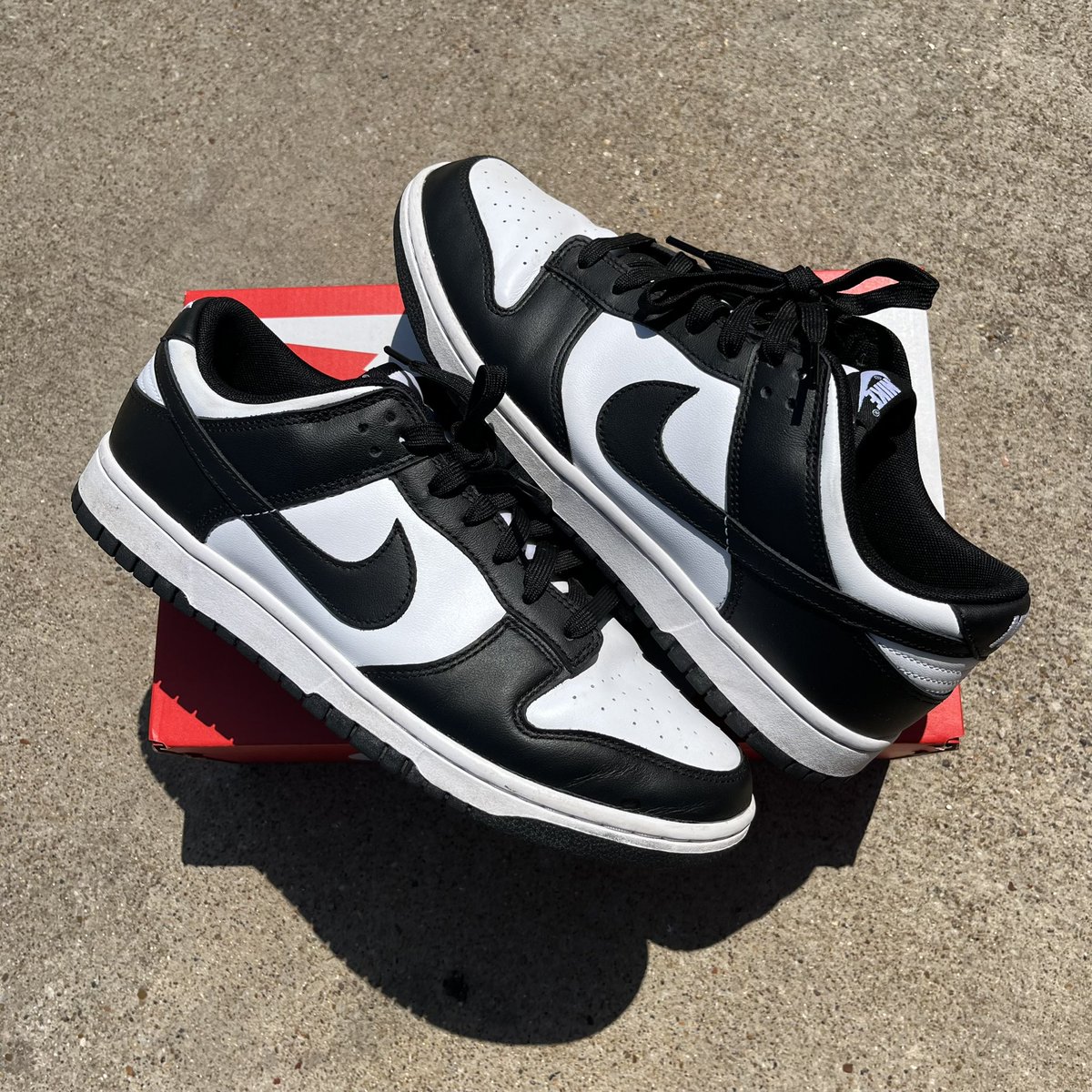 PANDA DUNKS 
SZ 9 $220 

AVAILABLE AT JUMPSHOTCLASSICS 
ADDRESS IN BIO 12-7 !