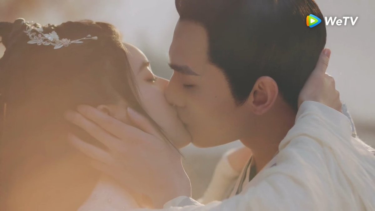 shiningsuk's tweet photo. it's just his imagination but still the scene is 😍😍😍

#且试天下 #WhoRulesTheWorld
#ZhaoLusi #YangYang https://t.co/ocSNtW3Yoq