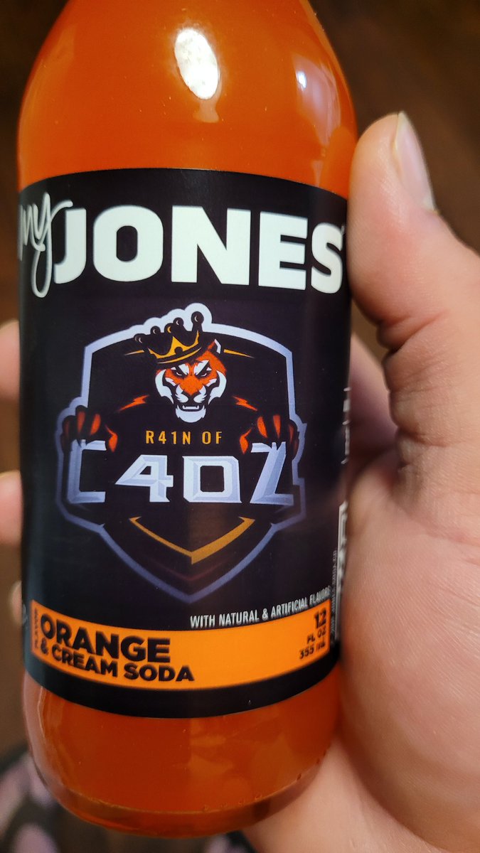 4140fam's tweet photo. These turned out great!! Thanks for the #ClutchUp @JonesSodaCo!! 

The @Splitgate crew definitely played their hearts out &amp; it's so worth celebrating!! 🔥 💪 

Now lets get to planning that #4140fam Cookout so we can hand these things out! https://t.co/Tbup5rvblc