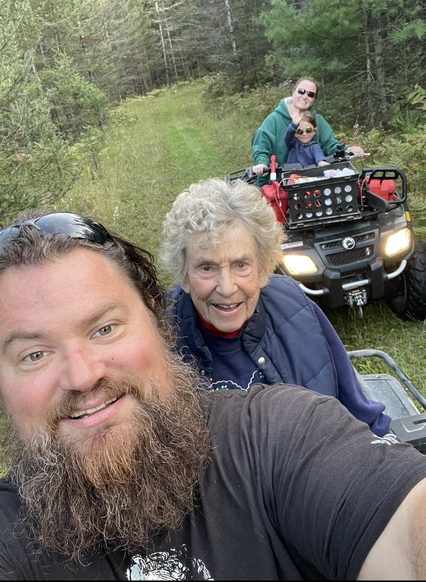 SarahOesch's tweet photo. My way Monday! My personal passions include coffee, lawn care, home projects with the family and golf cart or atv rides! #FocusOnYou #WinAsOne #LifeAtATT https://t.co/NF7HXXzAFn