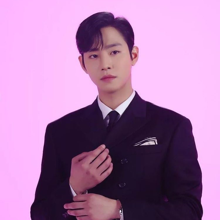 Kdramtica22's tweet photo. Al parecer me gustan los empresarios 💸 https://t.co/UaXtv7s0Q9