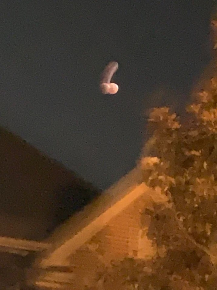 weskeltner's tweet photo. Oh lawd! Someone moved their phone too much when trying to take a picture of the eclipse last night. LMAAOoooo https://t.co/4qCnsMYhvc