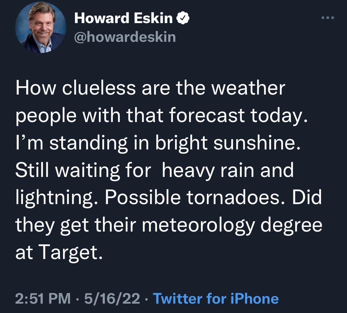 MikeMorganKFOR's tweet image. This is the tweet of the week.
.
If it were in Oklahoma in mid May on beautiful, sunny day like this with Tornadoes in forecast, this guy would be in fetal position by exactly 6:47PM. That is, if he even saw it coming. #OklahomaNotMessingAround #GizmoThoughts @ReedTimmerAccu