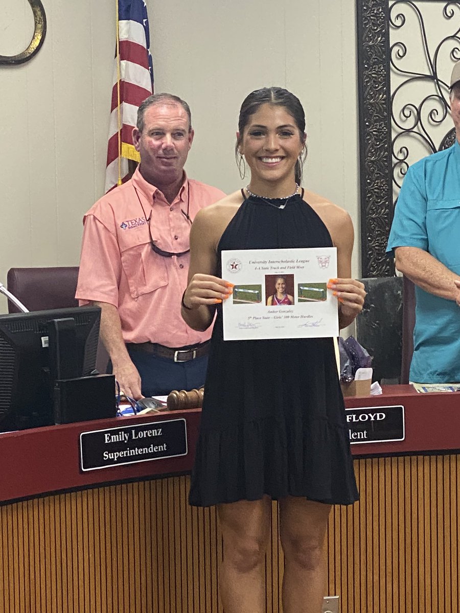 Racosta526's tweet photo. Our young lady was recognized for her 5th place finish in the 300 hurdles at the state track meet. Well deserved and sheโll be dearly missed!!! Weโre so proud of you!!! Go Cats Go!!!! #calallen #shefought #shebroughtthejuice @amberrrmariiie3 https://t.co/Gs2x6DDODP