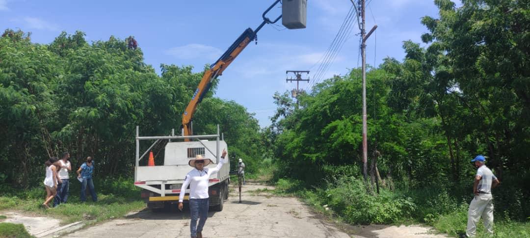 #ENTÉRATE 🗣️ Continúan los trabajos del Sistema de Alumbrado Publico con el Plan #Girardot 💯% Iluminado en la Zona de Riesgo, con la colocación de 37 💡Bombillos en la Urb. Mata Redonda. 

¡Trabajamos Para Tí! 

<a href="/RafaelMaracay21/">Rafael Morales</a> 
#Maracay