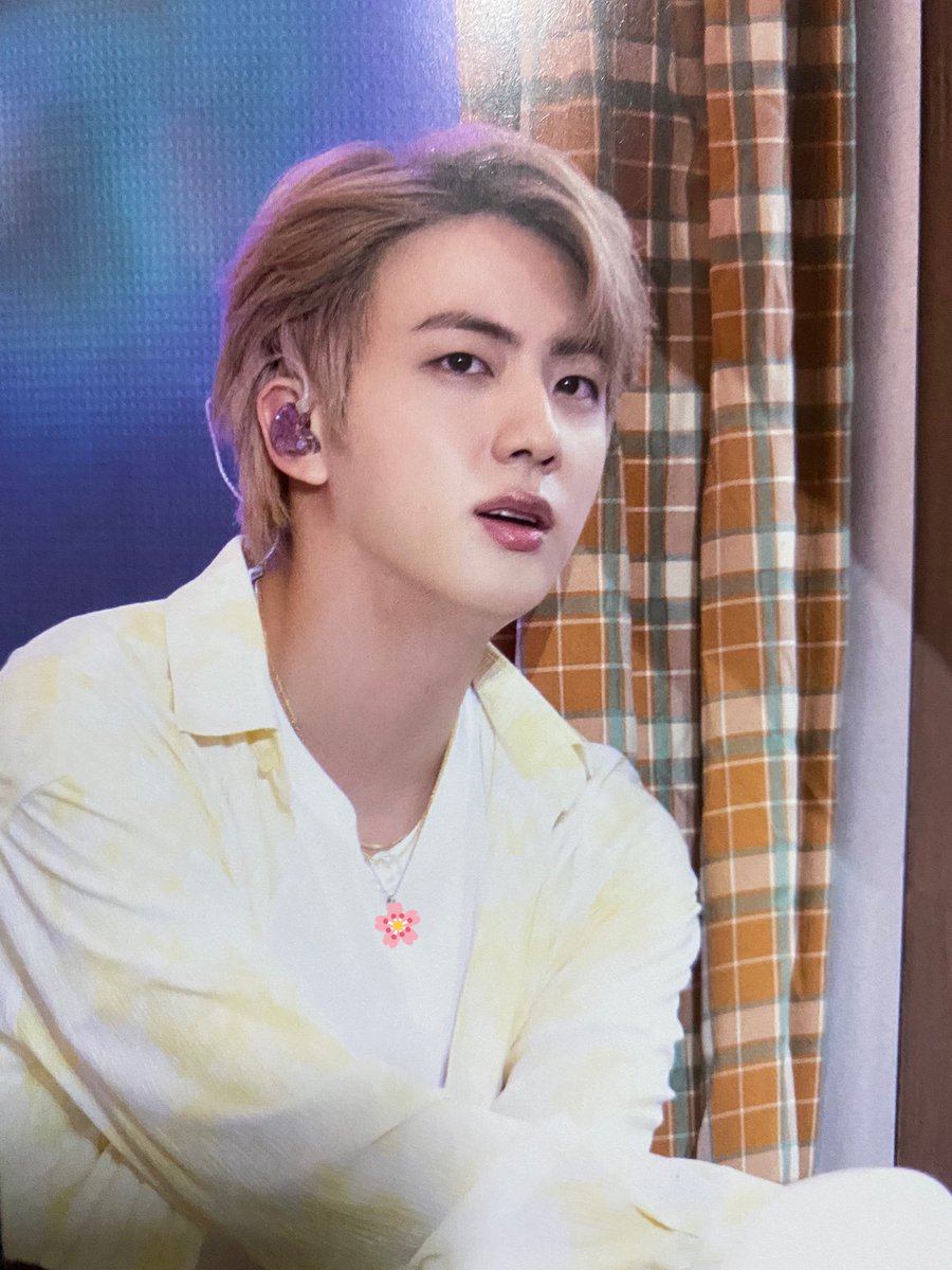 Flor_JIN1204's tweet photo. 😇  
#진 #김석진 #방탄소년단진 #방탄진 #seokjin #JIN @BTS_twt https://t.co/SNJAETfSit