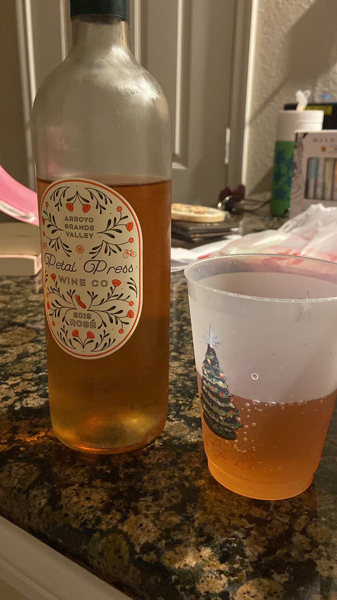 loganann22's tweet photo. @aaronkkennard @Hobbenaro @jayholmer Cheers!! (I only have Christmas cups not packed🙃) https://t.co/Pr6LK9NrZH