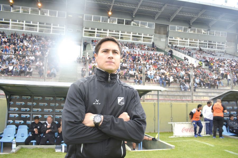 fersurchi's tweet photo. En la temporada 2017/18, #Medrán fue el entrenador de arqueros en el cuerpo técnico de Lucas #Bovaglio, cuando éste asumió como DT de #AtléticodeRafaela.
Falta la confirmación oficial. De no mediar ningún inconveniente, #Medran asumirá como nuevo DT de #LaCrema. https://t.co/yIrgr5wMcx