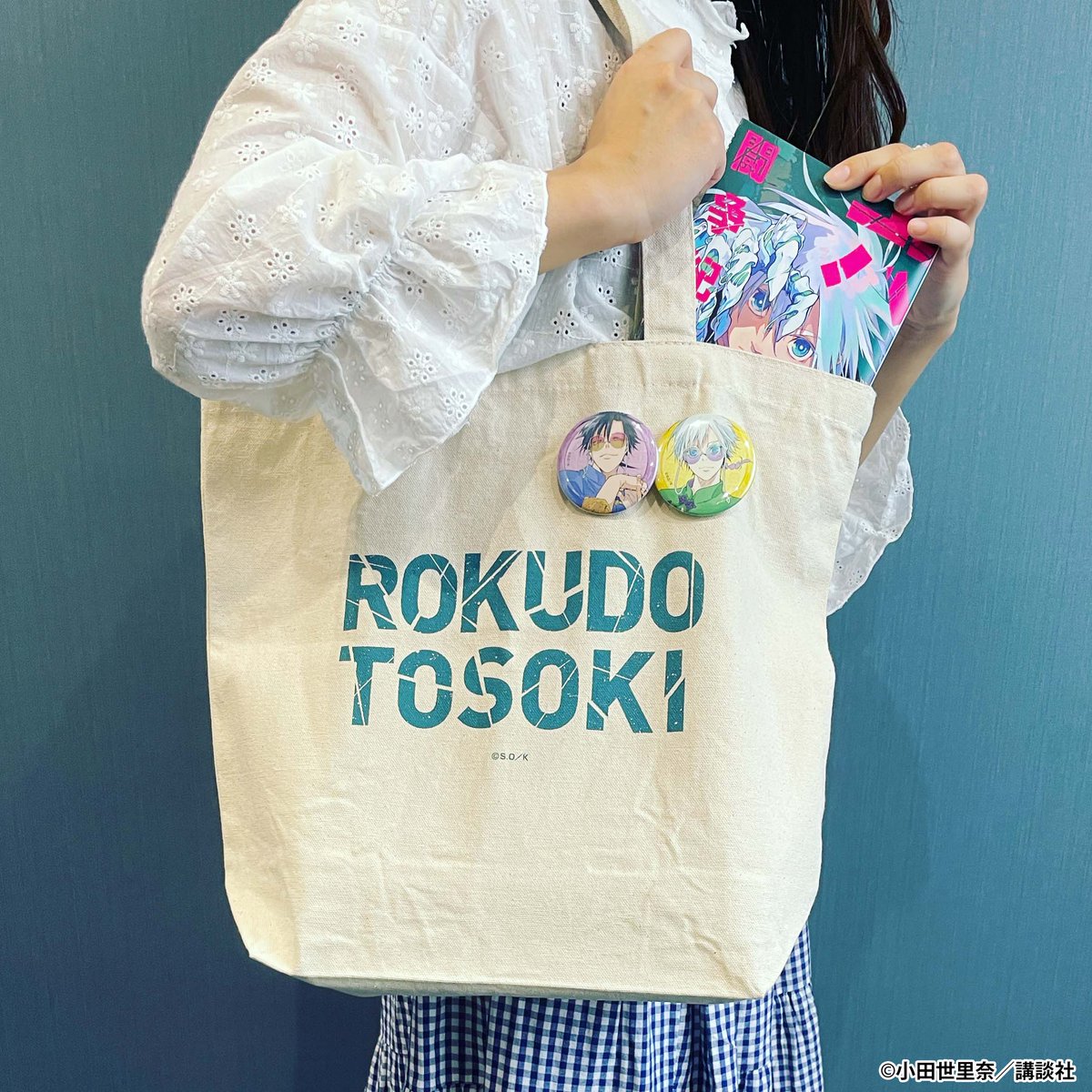 medicos_et_02's tweet photo. 一般販売🛒予約受付中 

現在予約受付中の「＃六道闘争紀」グッズをご紹介🏆 

普段使いしやすいトートバッグは、
「六道闘争紀」のコミックスを入れて持ち歩くのにも最適！ 

受注期間:～2022/6/6 
販売場所:全国のホビーショップなど 
※特典は付属しません
https://t.co/8b8rEITDiJ https://t.co/AbqLwtcNL9