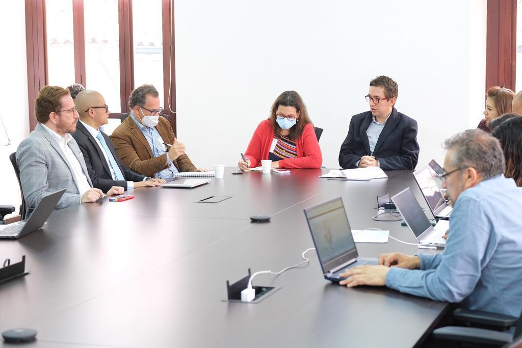 ONUHumanRights's tweet photo. Juliette De Rivero se reunió con la Dirección de #DDHH de la Alcaldía de Bogotá para identificar puntos de colaboración y buenas prácticas en rutas de protección para personas defensoras, LGBTI, firmantes de la paz, víctimas de trata personas y de posibles abusos X Fuerza Pública https://t.co/HTUHuiLVgC